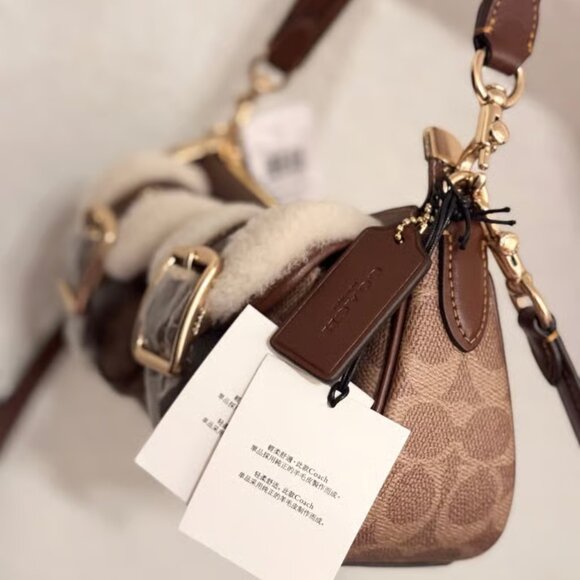 Coach Ashton Bag In Signature Canvas - Picture 3 of 6